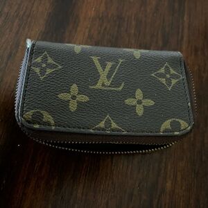 Louis Vuitton Monogram Double Zipper 6 Key Ring & Coin Purse. Gold Accents.